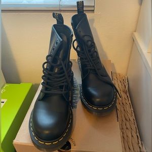 Dr martens black 1460 smooth women’s boots!